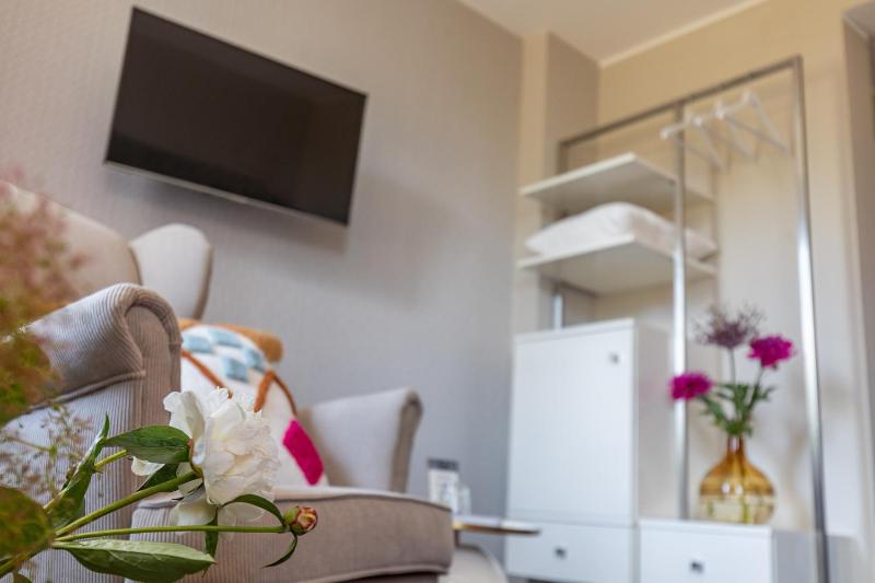 Single Room image 3