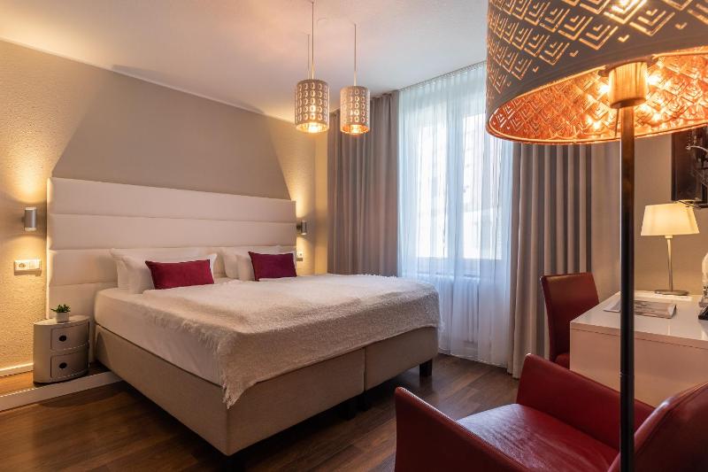 Standard Double Room image 2