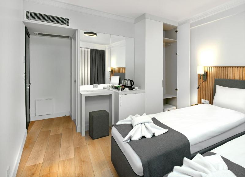 Double Room image 2