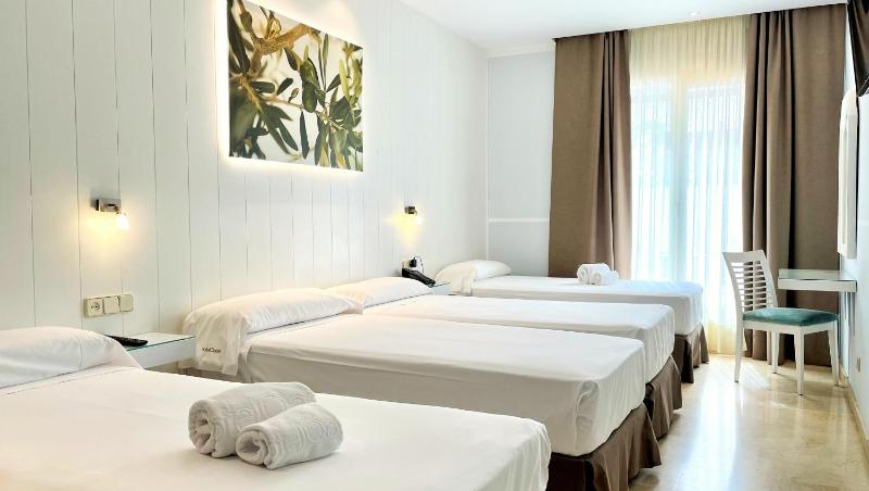 Quadruple Room with Parking image 4