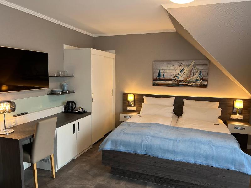 Double Room image 1