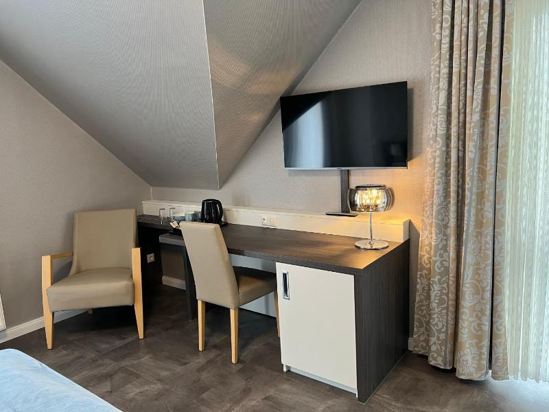 Double Room image 4