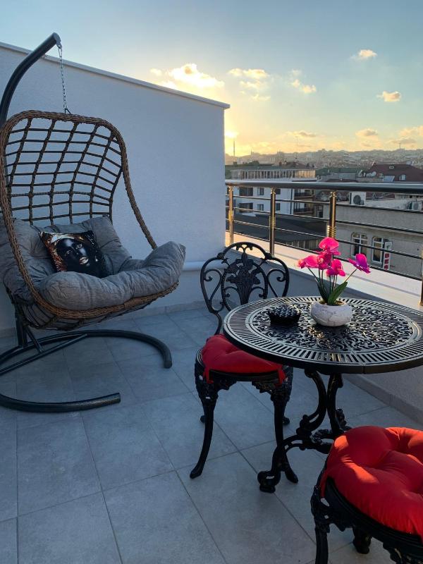 Deluxe Double Room with Balcony image 3