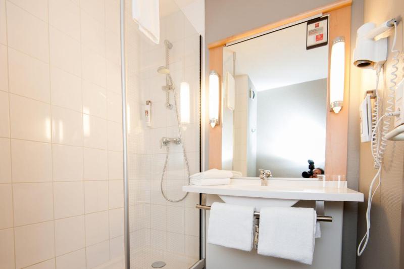 Standard Double Room image 2