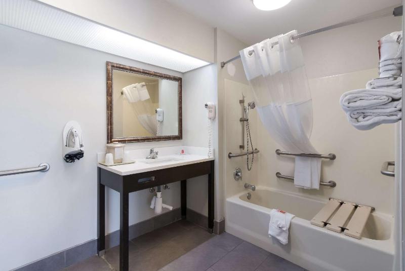 Double Room - Accessible/Non-Smoking image 2