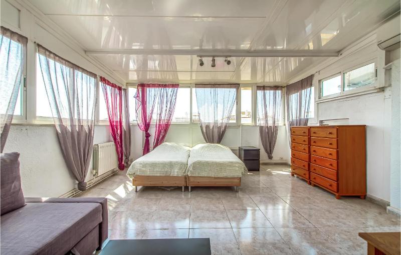 Amazing Home In Orihuela Costa - image 8