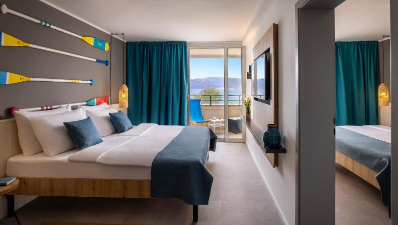 Room for 2+2 Seaview image 1