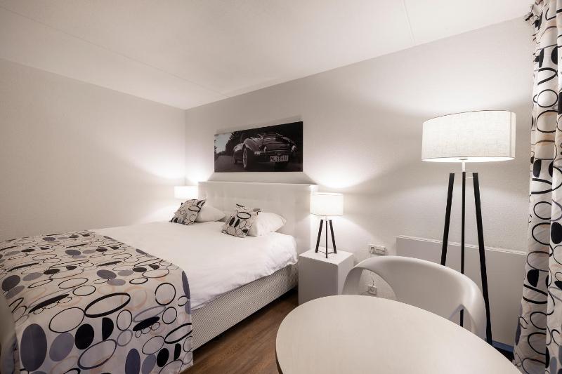 Superior Double Room with Lake View image 4