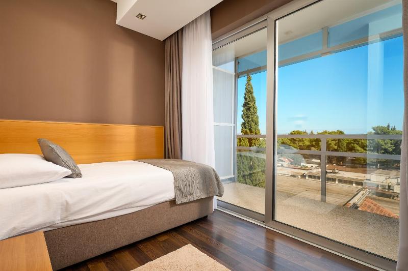 Junior Suite with Balcony image 4