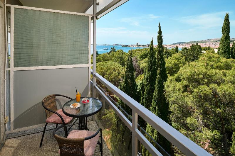 Superior Double or Twin Room with Balcony and Garden View  image 4