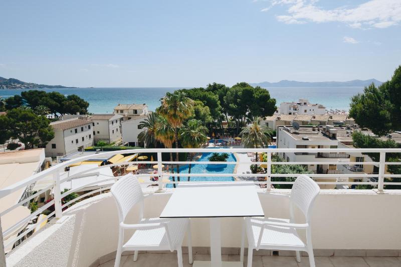 Superior One-Bedroom Apartment with Sea View image 3