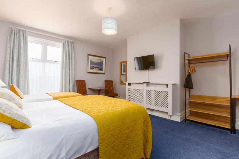 Standard King Room image 2