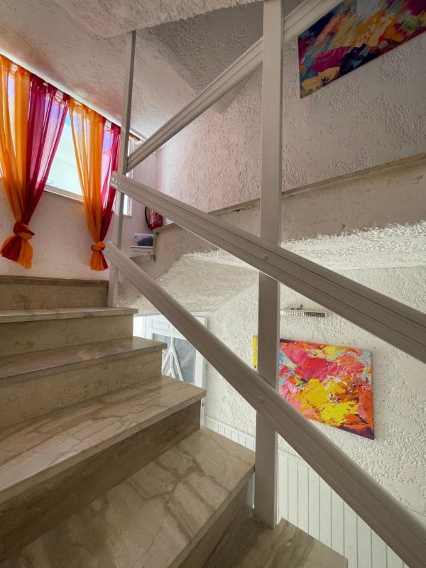 One-Bedroom Apartment image 4