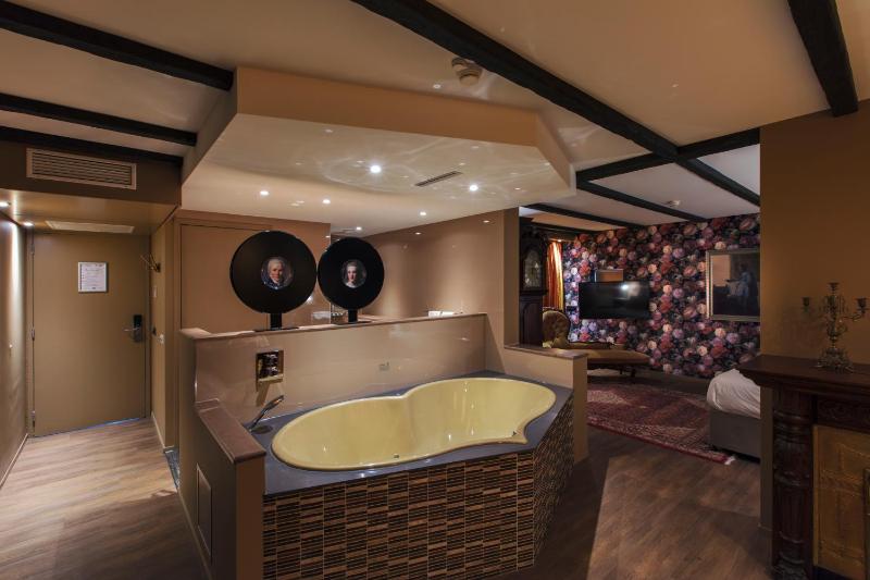 Old Dutch Masters Suite image 4