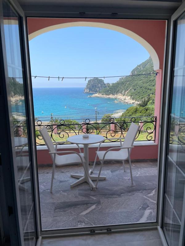 Twin Room with Sea View image 4