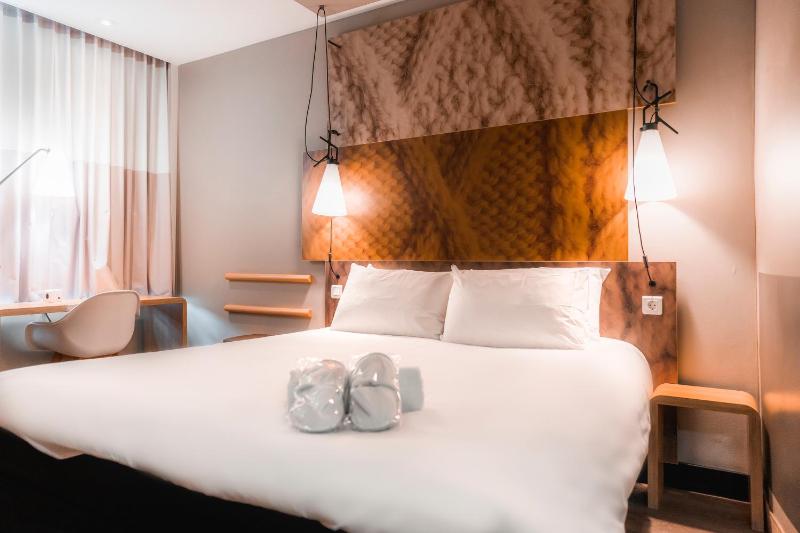 Premium Double Room image 4
