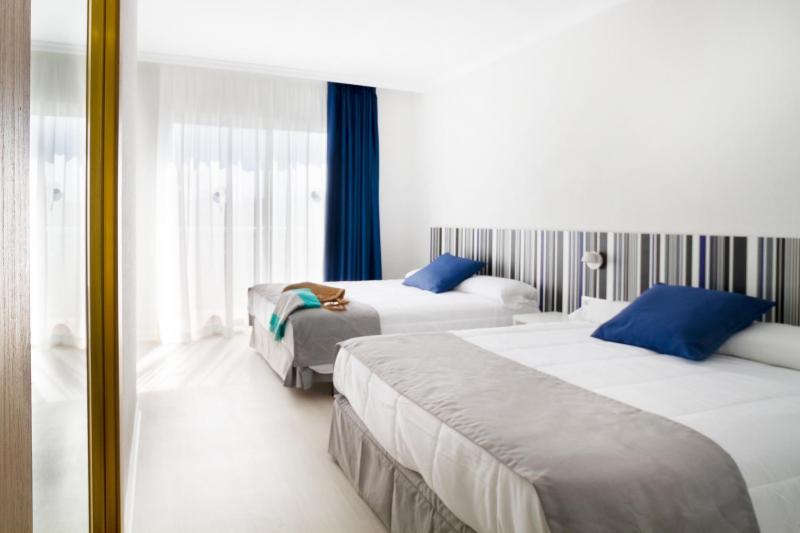 Standard Quadruple Room image 3