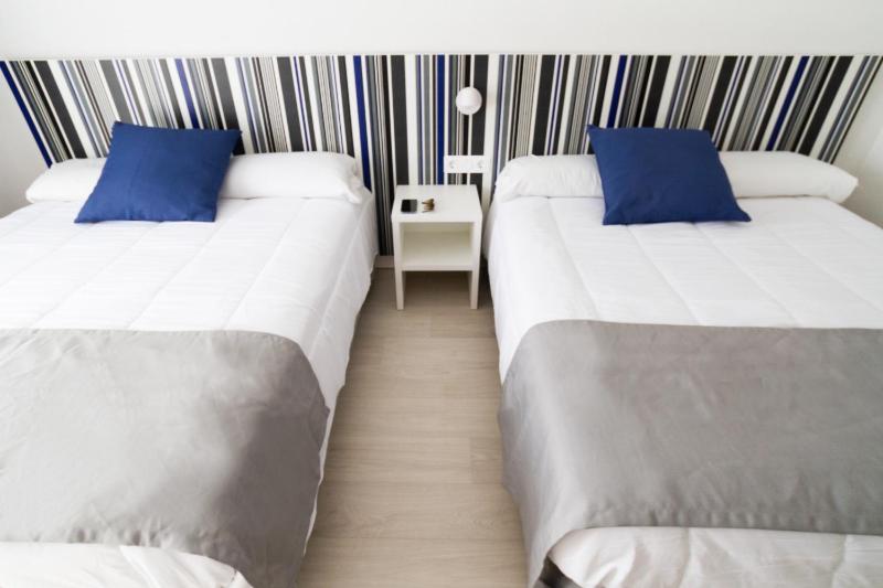 Standard Quadruple Room image 4