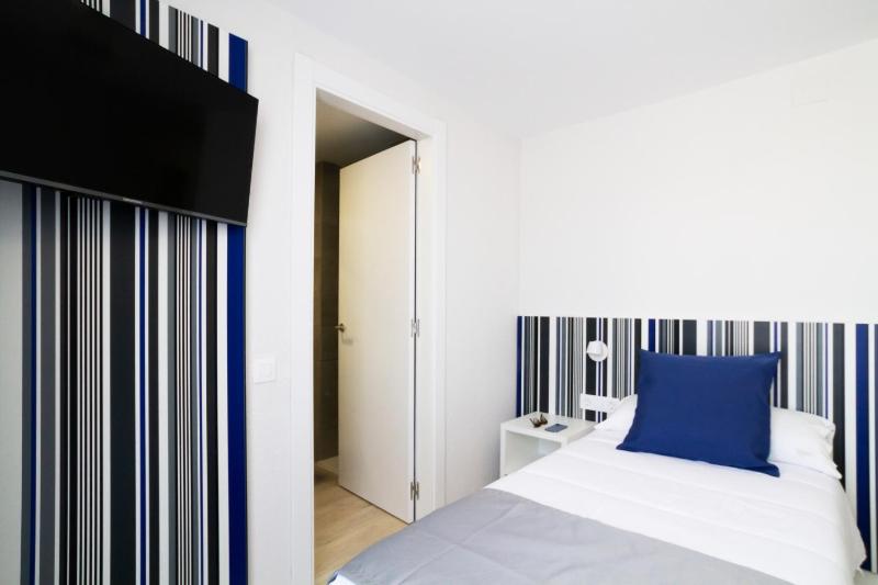 Single Room image 3