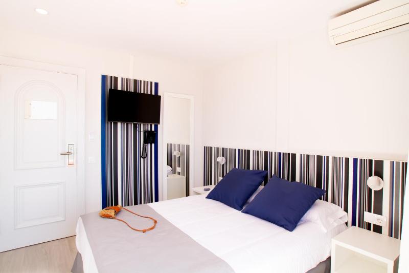 Economy Double or Twin Room image 4