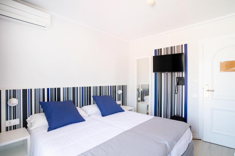 Economy Double or Twin Room image 3