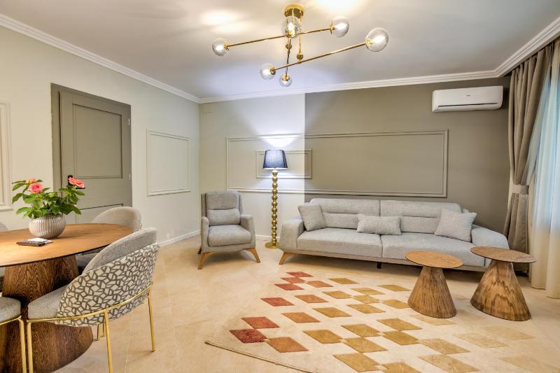 One-Bedroom Apartment image 3