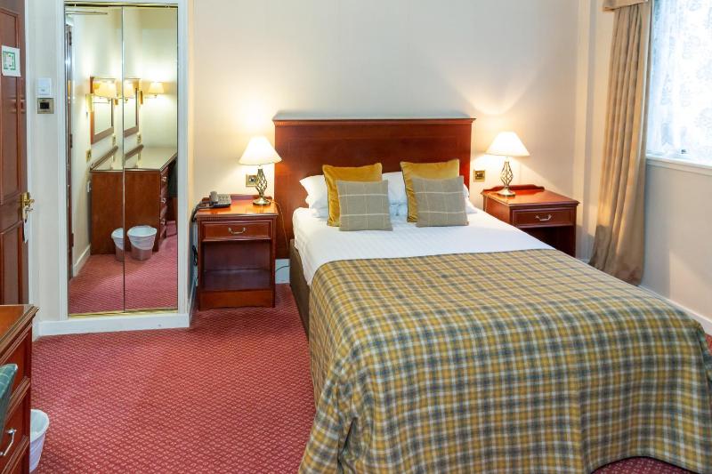 Classic Double Room image 2