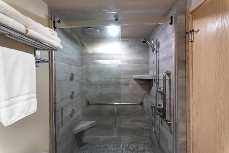 King Suite with Hot Tub image 2