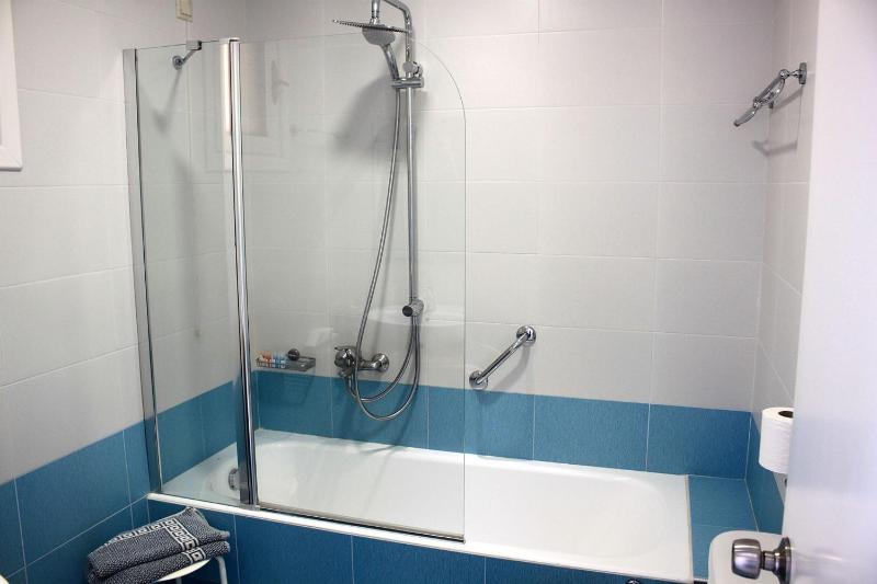 Deluxe Twin Room with Sea View image 2