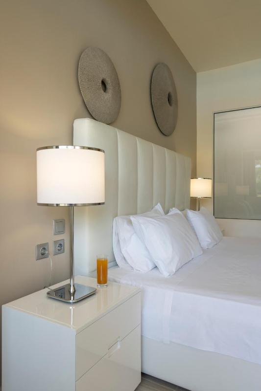 Double Room with Garden View image 4