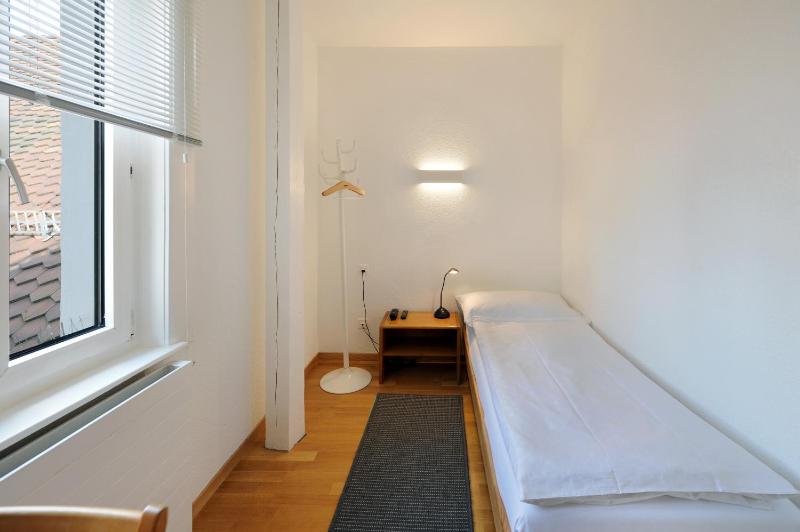 Single Room with Private External Bathroom image 4