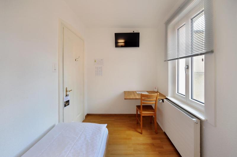 Single Room with Private External Bathroom image 3