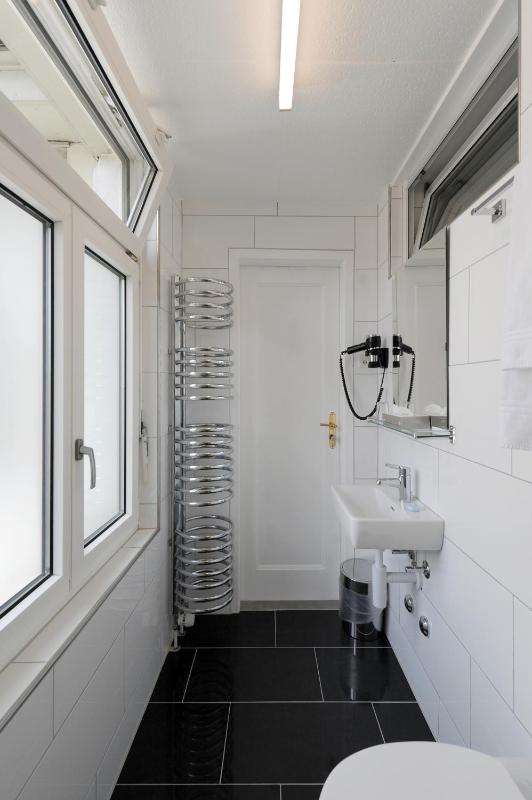 Single Room with Private External Bathroom image 2