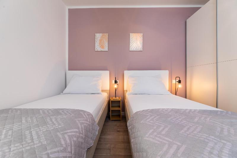 Apartments Vjeko - image 14