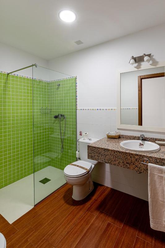 Double or Twin Room image 3