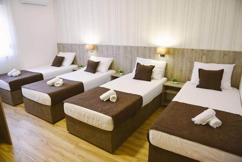Quadruple Room image 1