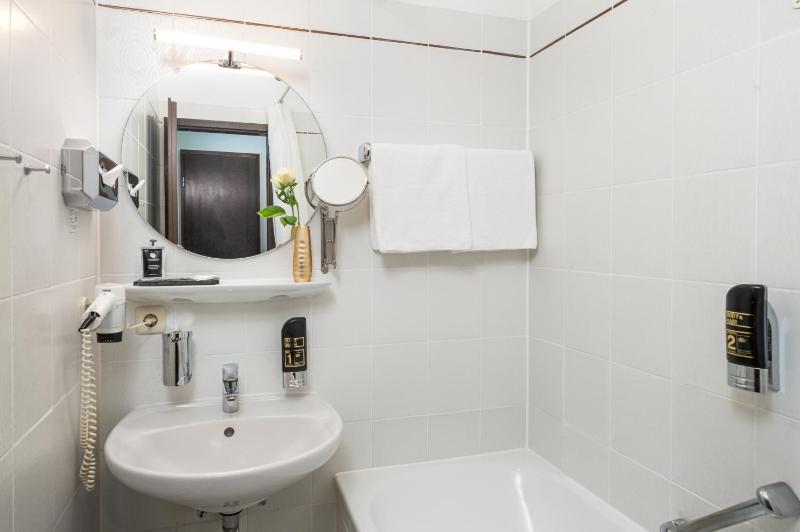 Double Room image 2