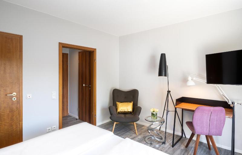 Double Room image 4