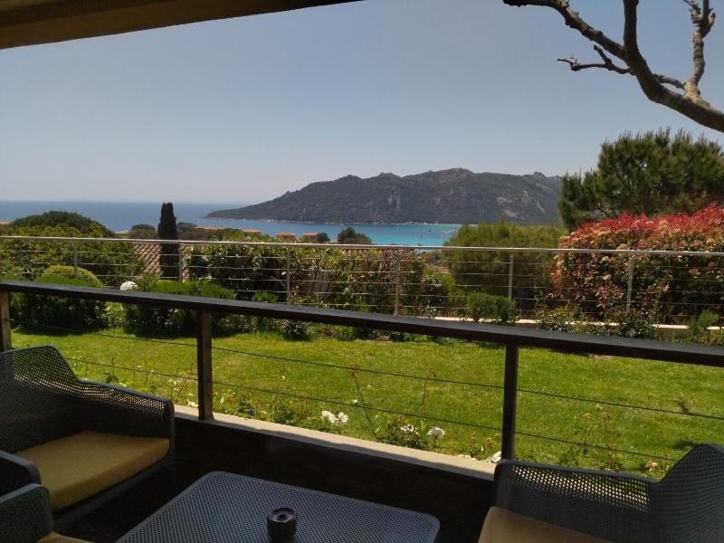 Deluxe Double Room with Sea View image 2