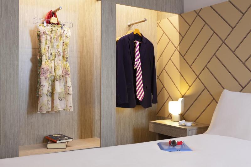 Standard Twin Room image 2
