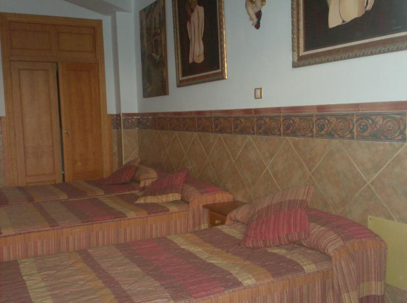 Superior Triple Room image 3