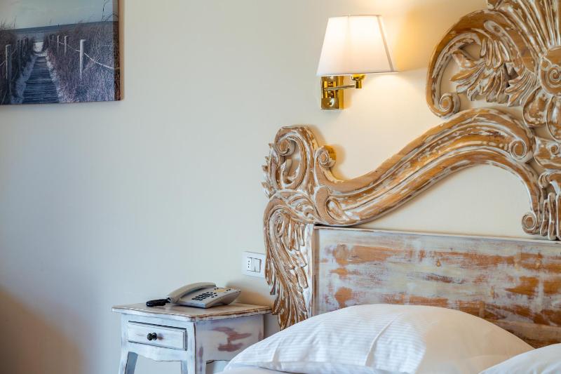 Deluxe Double Room with Balcony image 4