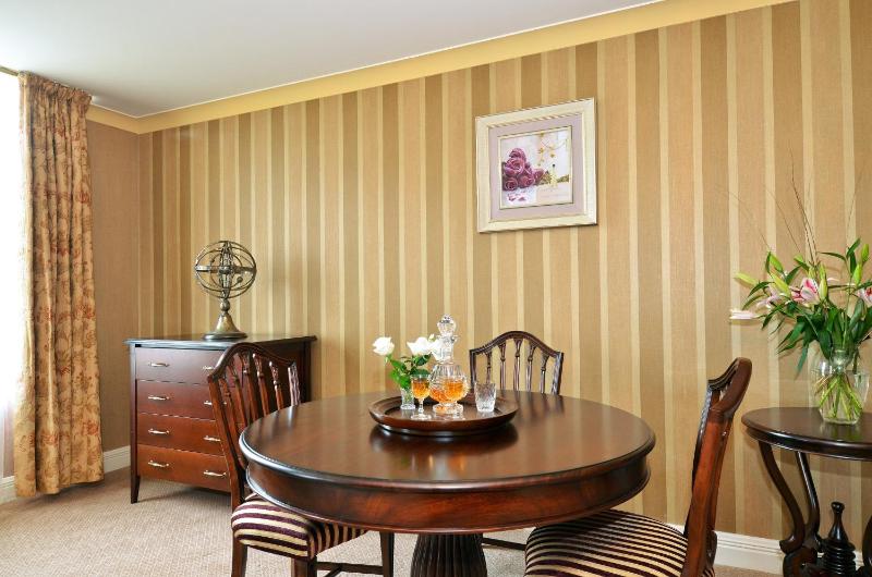 Deluxe Suite image 3