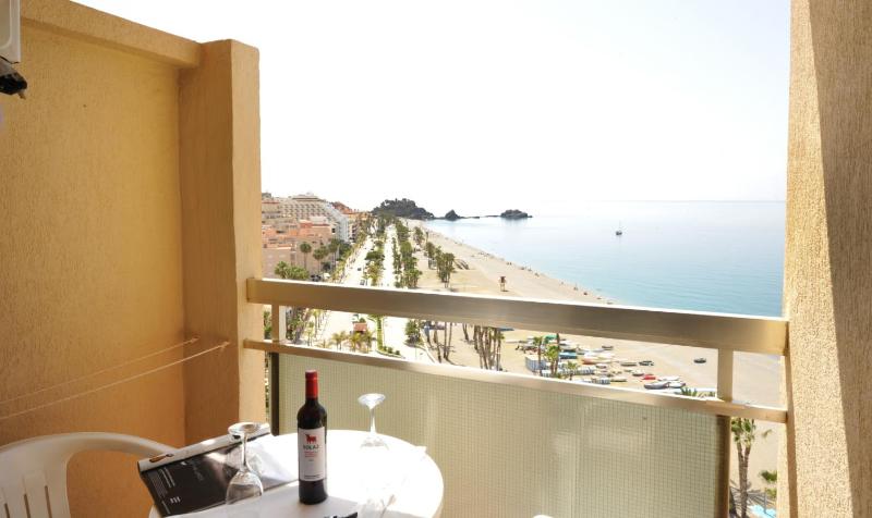 Studio with Sea View image 4