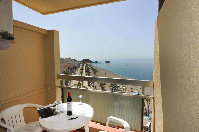 Studio with Sea View image 3