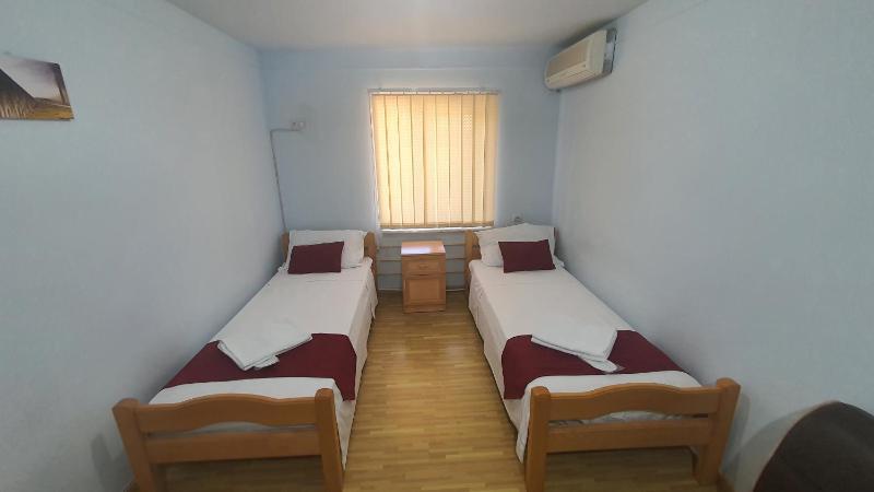 Single Room image 4