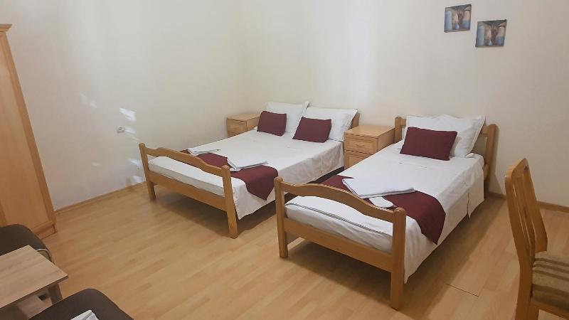Standard Triple Room image 2