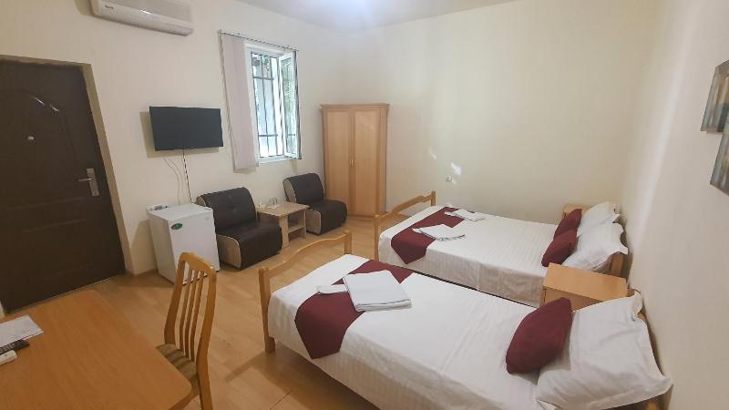 Standard Triple Room image 3