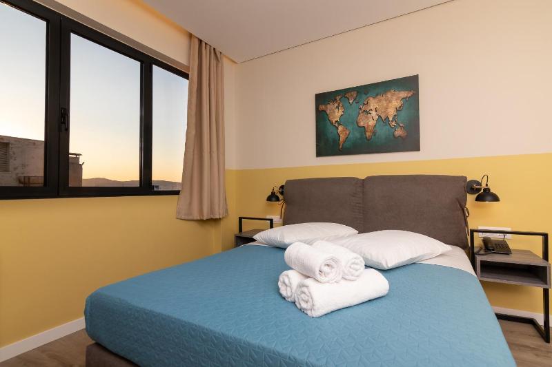 Comfort Triple Room with Shower image 4