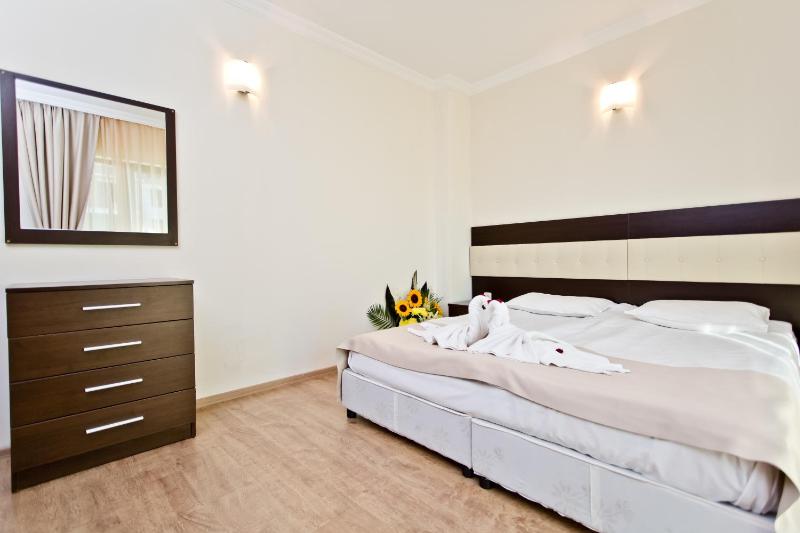 One-Bedroom Apartment with Balcony image 4
